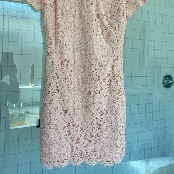 Short lace dress with mock neck - Picture 2 of 7